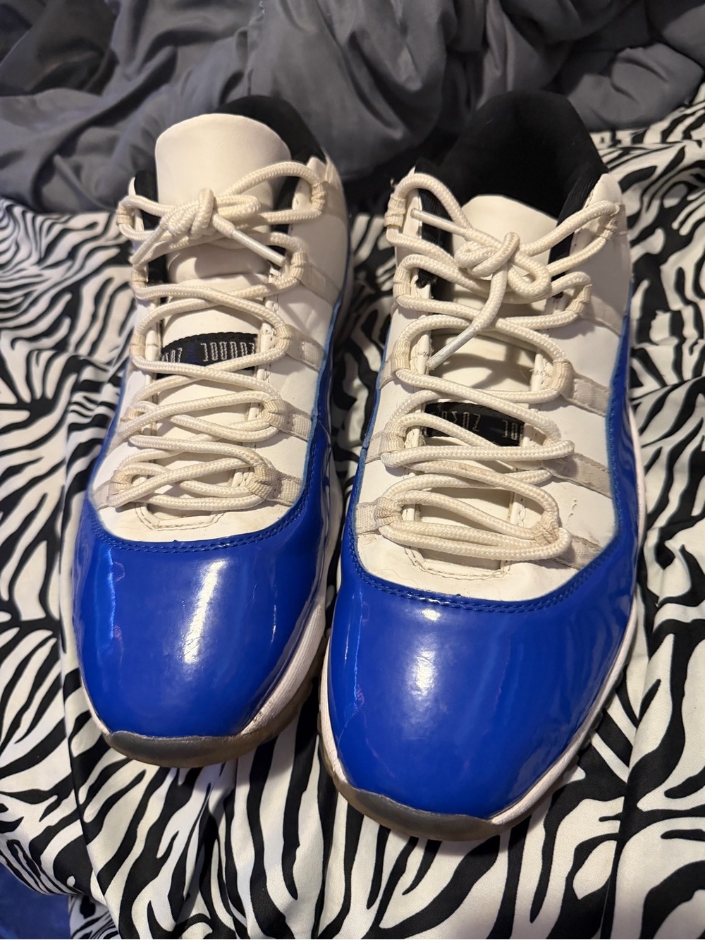 Jordan Men's Low-Top Sneakers in White and Royal Blue